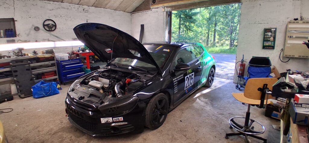 Mejk Racing från Nässjö lämna in bilen för hjälp med Mjukvara